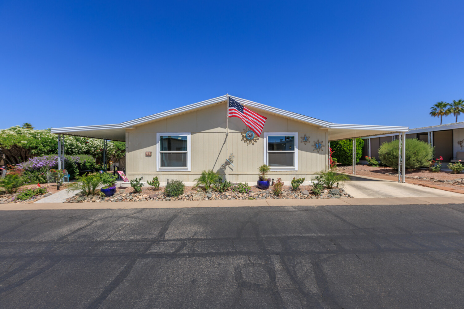 Beautiful 3 bd/2 ba MUST SEE!!